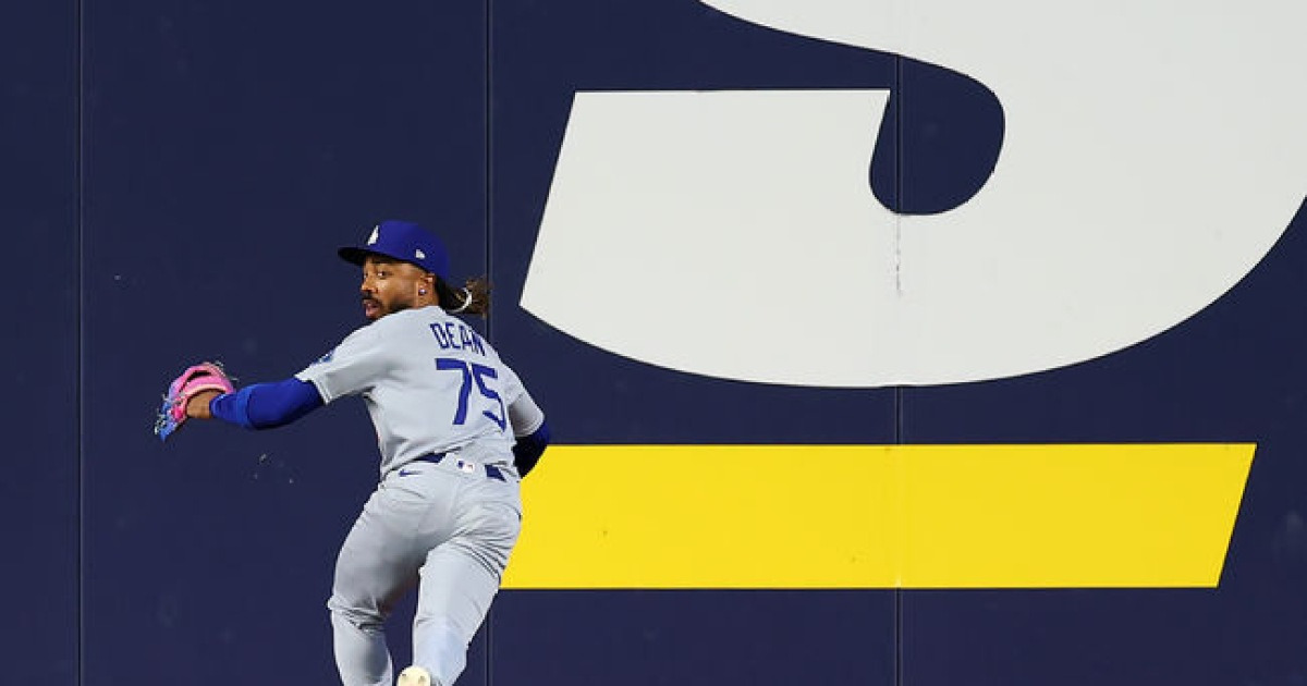 '이럴 수가' 다저스와 사사키 구했던 6차전 그 중견수, WS 우승 후 방출→이정후 동료 됐다