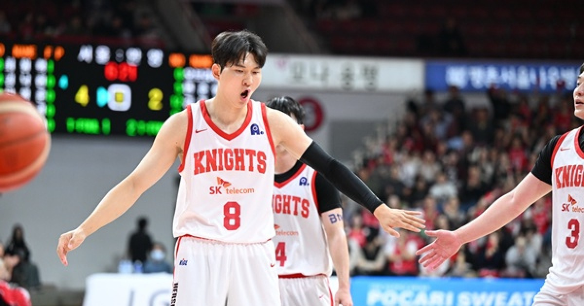 '워니+안영준 47점' SK, 정관장 꺾고 2연승+공동 7위