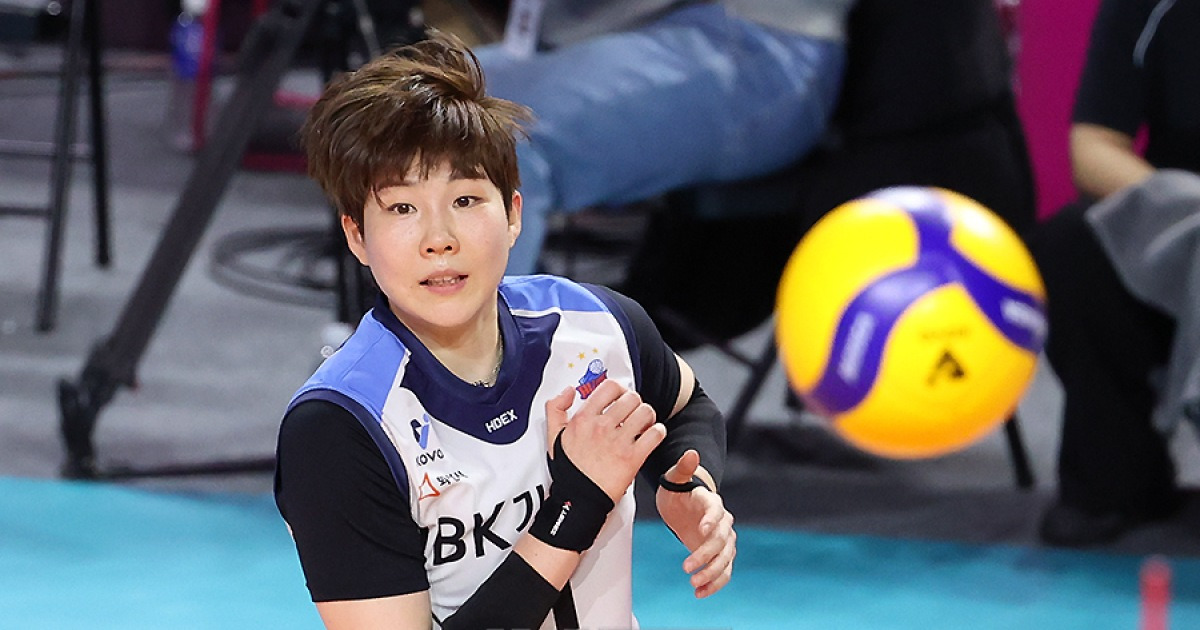 '이럴 수가' IBK 이소영, 어깨 수술 확정…시즌 아웃+계약 해지까지 "너무 죄송한 마음뿐"