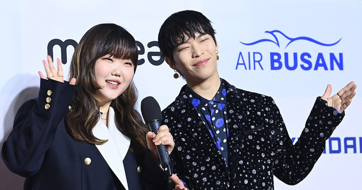 AKMUが受け継いだ“音楽のDNA”…宣教師の父「年間20曲作って♥うちの妻には才能がない」（リニューアル）
