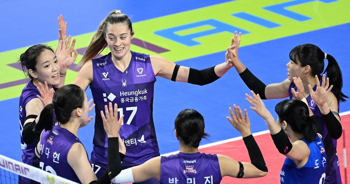 '레베카 친정팀 상대 34점' 흥국생명, 기업은행 꺾고 4연패 탈출(종합)