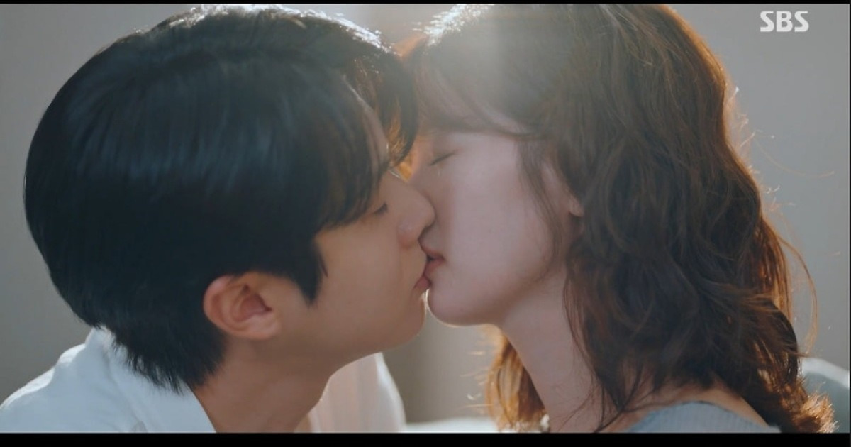 [종합] '키스 엔딩' 최우식♥정소민, 일 저질렀다…이별 위기→가짜부부 들통 ('우주메리미')