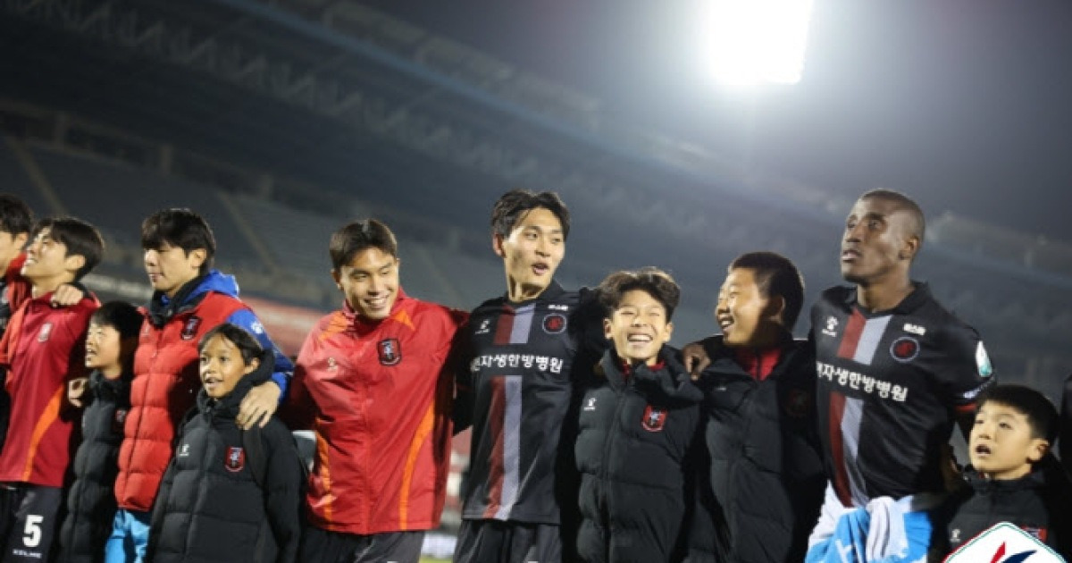 ‘가장 유리’ 부천과 전남·이랜드 추격... 승강 PO 티켓 잡아라