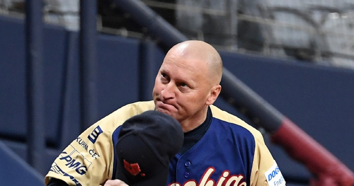 의사 감독도 K-응원에 흠뻑. "유럽에도 이런 응원문화가 있었으면..."[고척 코멘트]