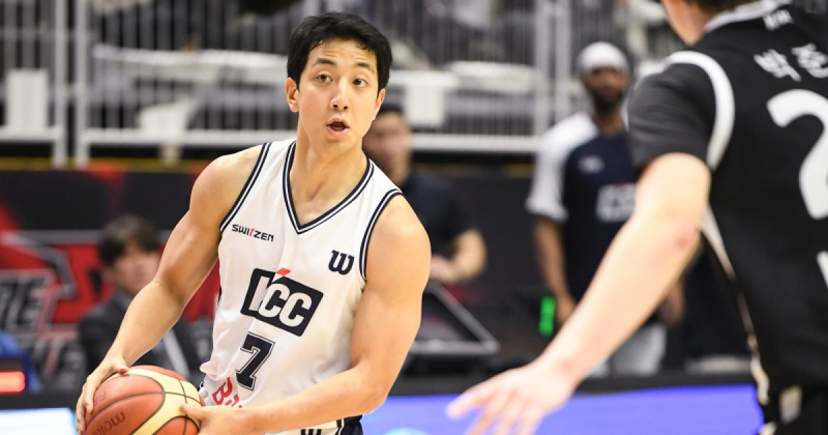 "10점 만점에 2.5점" KCC 허훈, 친정팀 상대로 복귀전…KCC, KT 꺾고 3연패 탈출