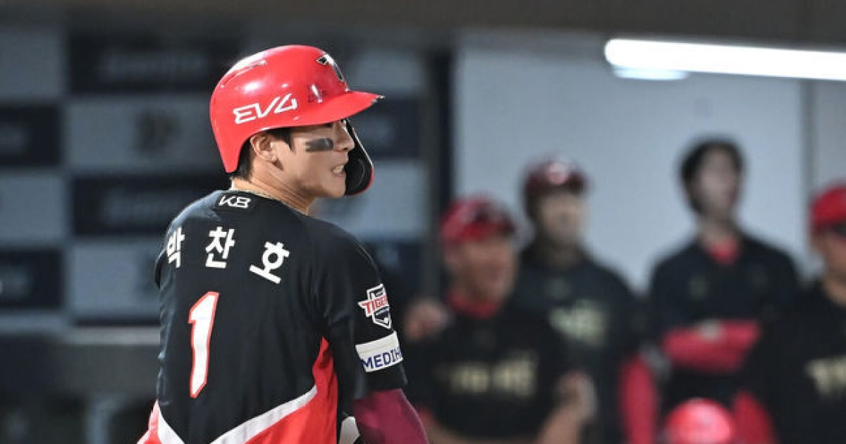 'FA 최대어' 박찬호가 부산 롯데월드에 나타났다! 진짜 ‘롯데행 시그널’일까, 단순 나들이일까