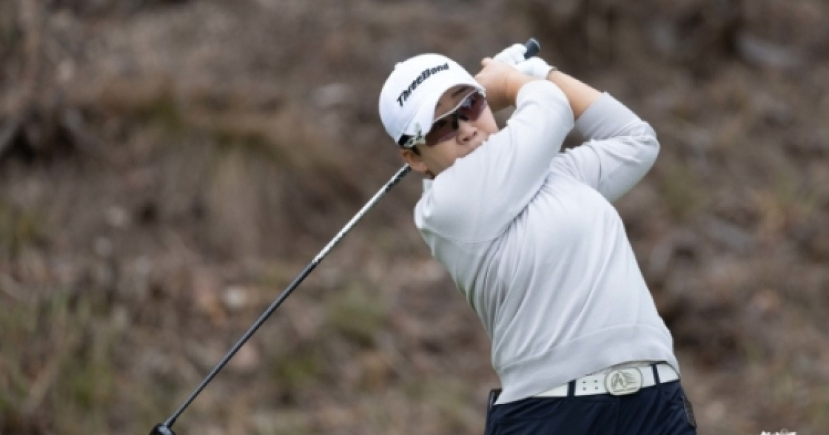 '12년 만의 우승 도전' 신지애, 3R 공동 6위... 윤이나 '첫 톱10' 가능성 '31계단 점프'