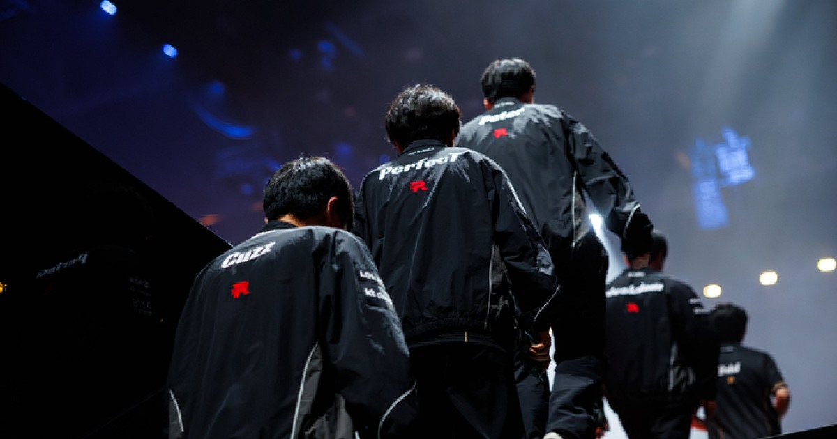 “끝내 한 걸음 모자랐다” KT, T1에 2-3 패배 ‘눈물의 청두’…반란은 완성되지 못했다 [SS롤드컵 결승]