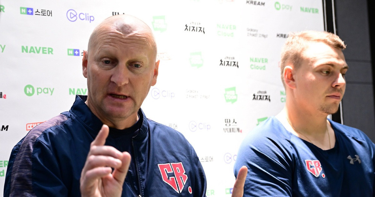 의사가 감독, 회계사, 전기기사, 그라운드 키퍼가 모여 프로팀과 싸운 체코. "휴가내고 왔다"[인터뷰]