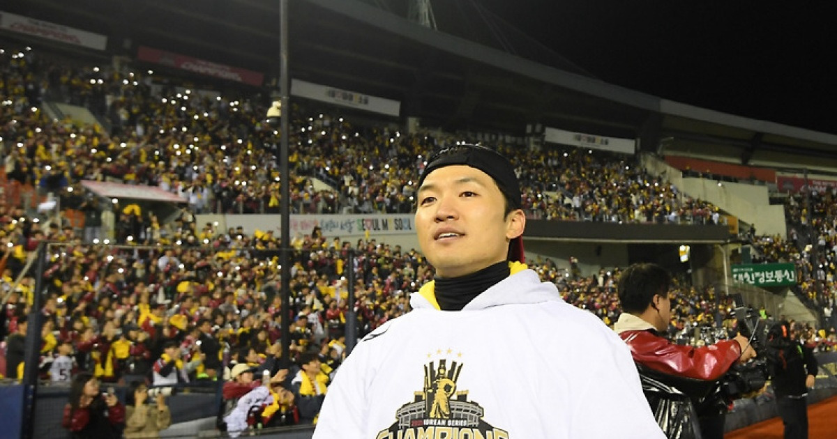 "FA 계약 질문 안받는다" 단호했는데, 분위기 심상치 않다…36세에 초대박 나나