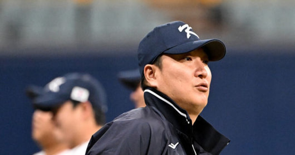 ‘이게 무슨 일’ 이진영 코치, 아직 계약서 사인 안 했다? 두산 합류는 언제쯤 “지금은 대표팀에 집중할 시기” [오!쎈 미야자키]