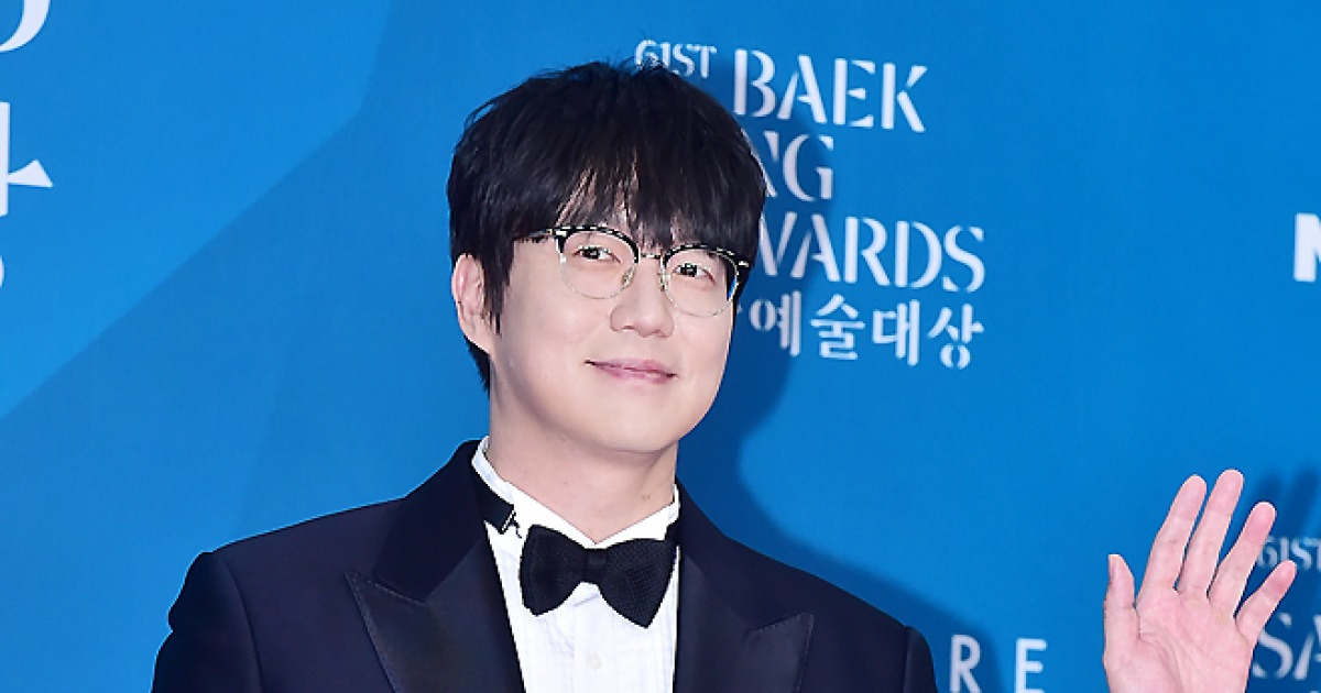 '매니저 배신' 이후 첫 무대 오른 성시경, 라이브 송출은 없었다