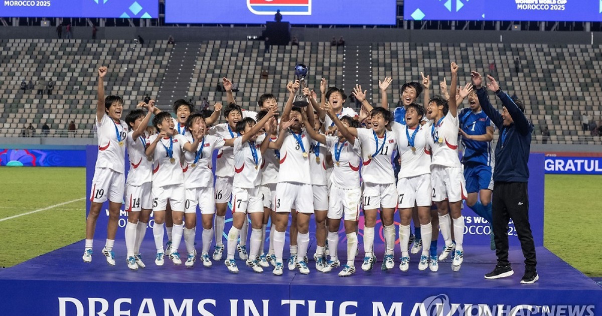 북한 여자축구, U-17 월드컵 결승서 네덜란드 3-0 꺾고 우승