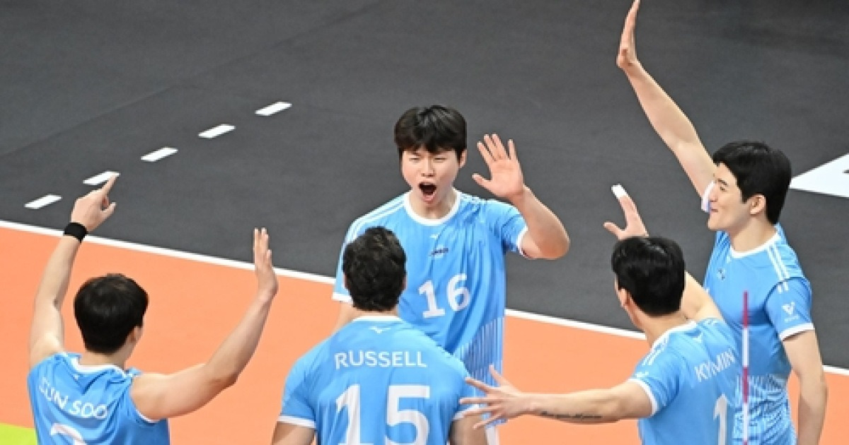 '러셀 34점' 대한항공, OK 부산 개막전서 완승으로 선두 도약(종합)