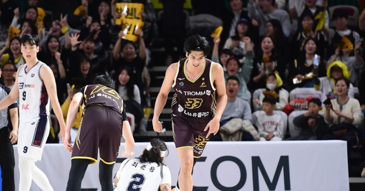 '디펜딩 챔프' 창원 LG, 부산 KCC에 22점 차 완승…공동 선두로 도약