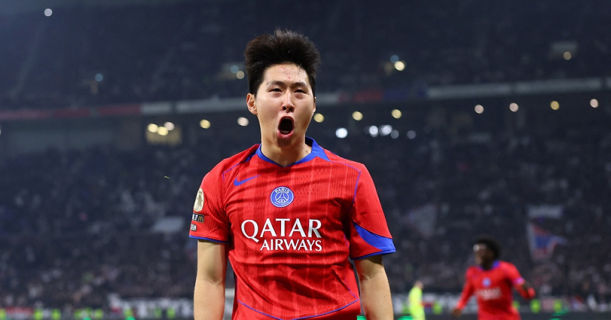 '한국 에이스 부활' 이강인 또 날았다, 환상 코너킥→극장골 도움+퇴장 유도...PSG, 리옹에 극적인 3-2 승 '단독 1위 등극'