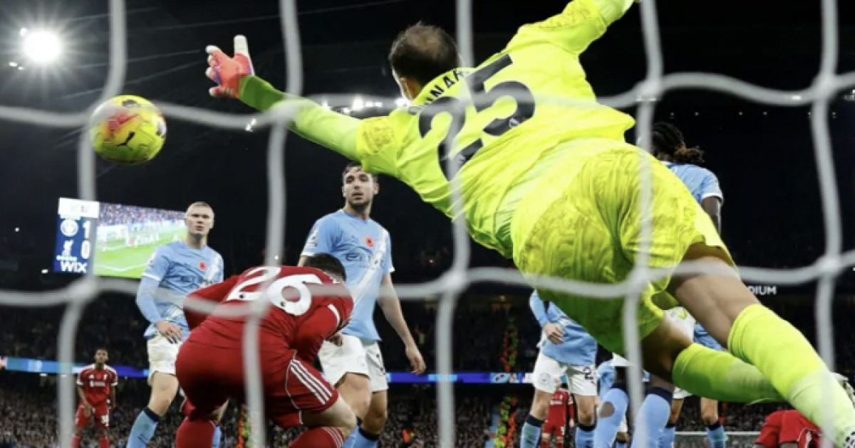 '英 BBC도 경악' "왜 동점골 인정되지 않았나"...판정에 웃은 맨시티, 억울함 토로한 리버풀