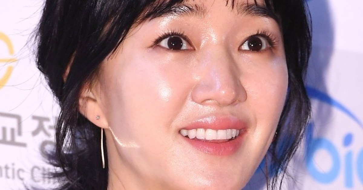 수애, 송지효 소속사와 전속계약…3년 공백 깨고 새 활동?