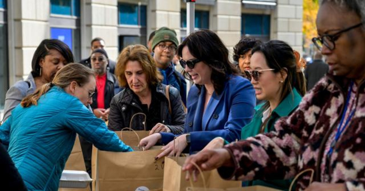 상원 건물 외관과 경비