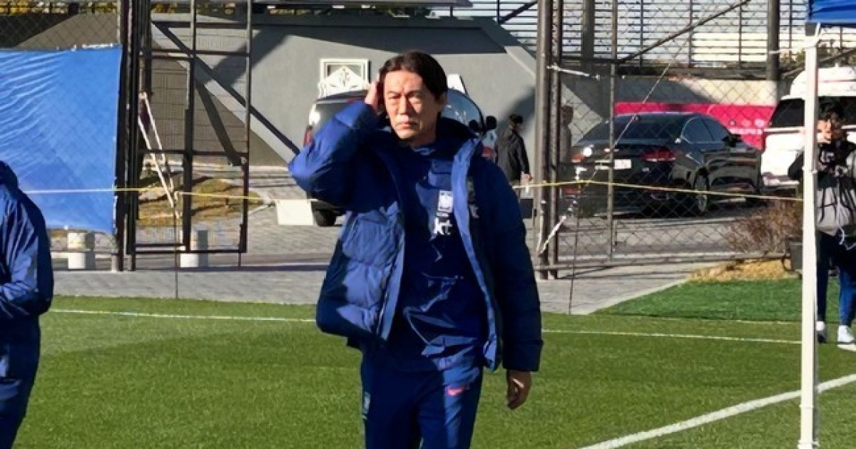 [IN PRESS] 홍명보 감독 "조규성에 큰 기대하지 마라...좋은 기운 주기 위해 소집했다"