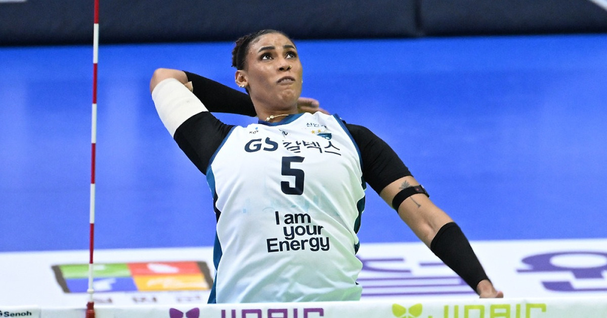 '실바 49점' GS칼텍스, 풀세트 끝 현대건설 제압…2연패 탈출(종합)