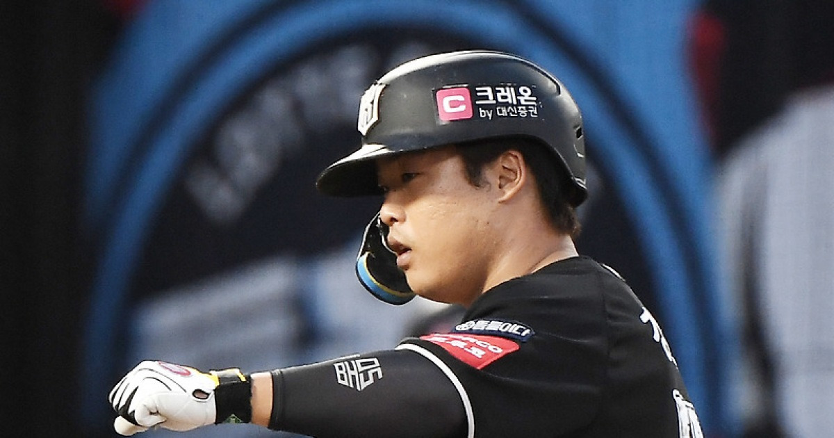 "강백호 오면 레이예스는?" 김태형 감독의 즐거운 상상, 롯데는 '역대급 세일' 기회를 잡을 수 있을까 [미야자키리포트]