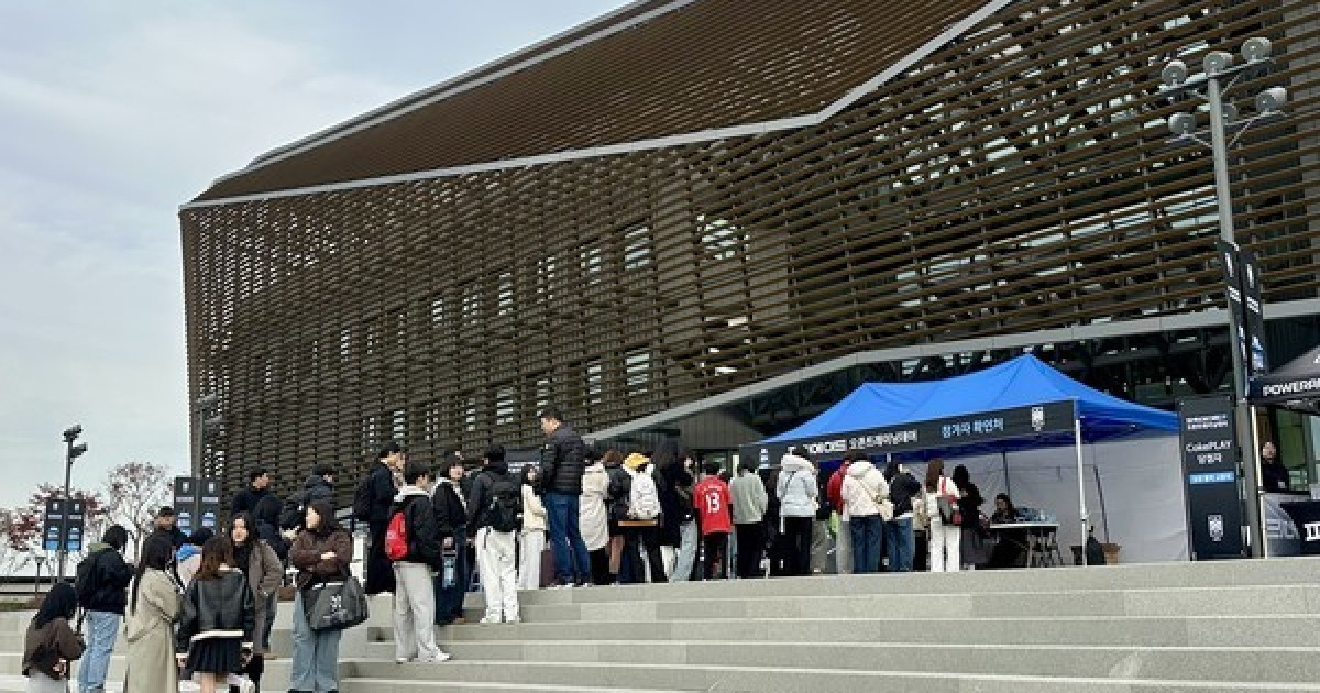 '팬들에게 공개되는 홍명보호 새 보금자리' 천안 NFC는 '오픈 트레이닝 준비'로 시끌벅적 [현장.1st]