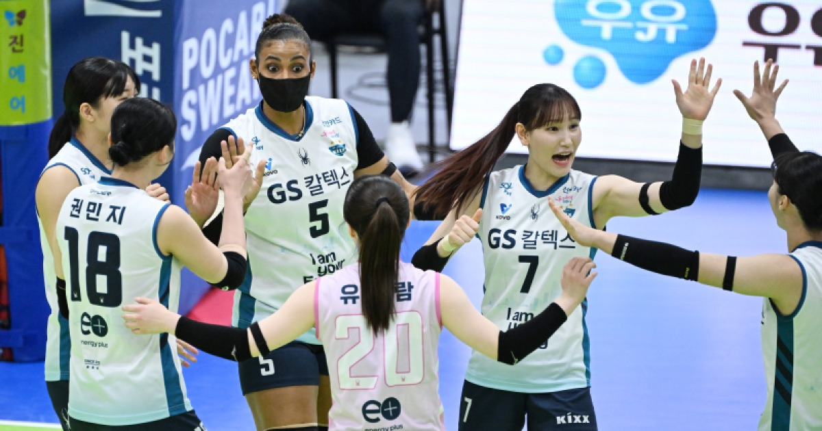 '부상 투혼' 실바 49득점 폭격...GS칼텍스, 현대건설 꺾고 1라운드 5할 승률 마크 [IS 수원]