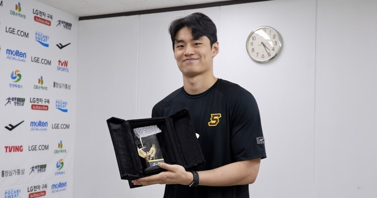 드디어 받은 챔피언 반지, LG 선수들 이구동성 “우승 한 번 더”