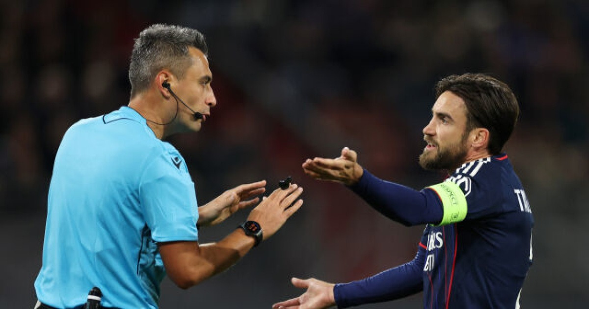 'PSG 역겹다'…이강인 가격하고 퇴장 당한 리옹 수비수, SNS 공개 저격