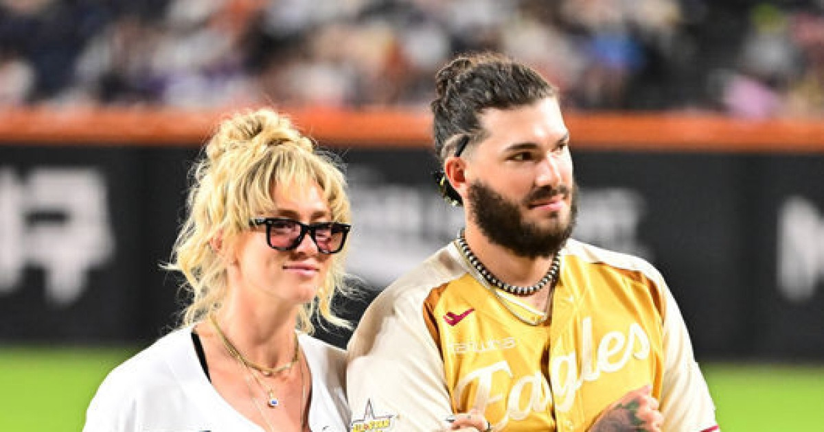 "한국서 출산, 후회 없다" ML 복귀 유력한데…아직도 대전 떠나지 않은 폰세, 왜 부산에 내려가나