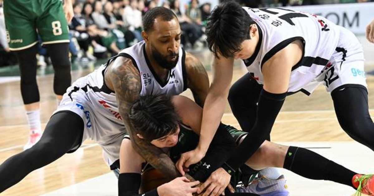 '자유투 단 한 개' 승부 갈랐다, KT 짜릿한 3연패 탈출... DB 5연승 저지