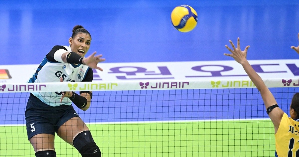 실바, 49점 폭발+트리플크라운…GS칼텍스, 현대건설에 역전승(종합)