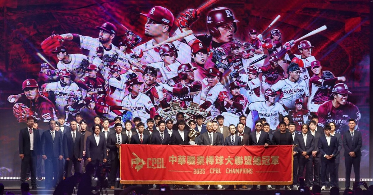 '이럴거면 우승 뭐하러 해?' 황당 짠돌이 구단, 우승 보너스가 23만원에 감독도 잘랐다