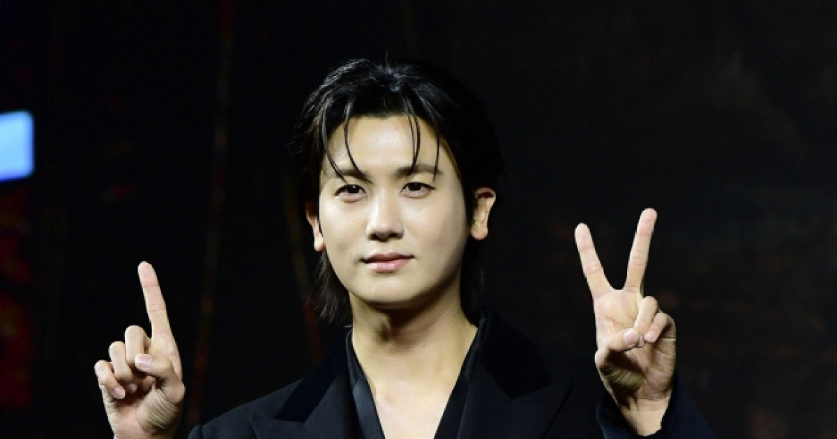 [단독] 박형식, 드디어 다시 '로코킹'..'각잡힌 로맨스' 주인공