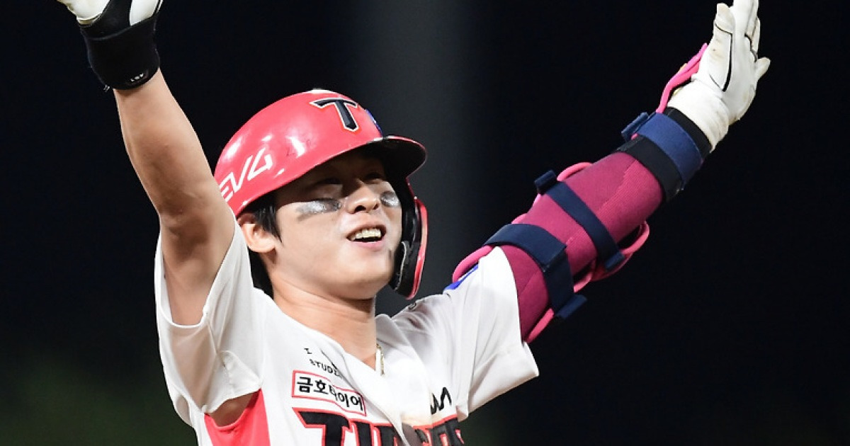 '박찬호 100억 태풍' 미야자키까지 덮쳤다 → 정작 롯데·두산은 글쎄..? 과도한 몸값 부풀리기에 피로도 쌓인다 [미야자키 현장]