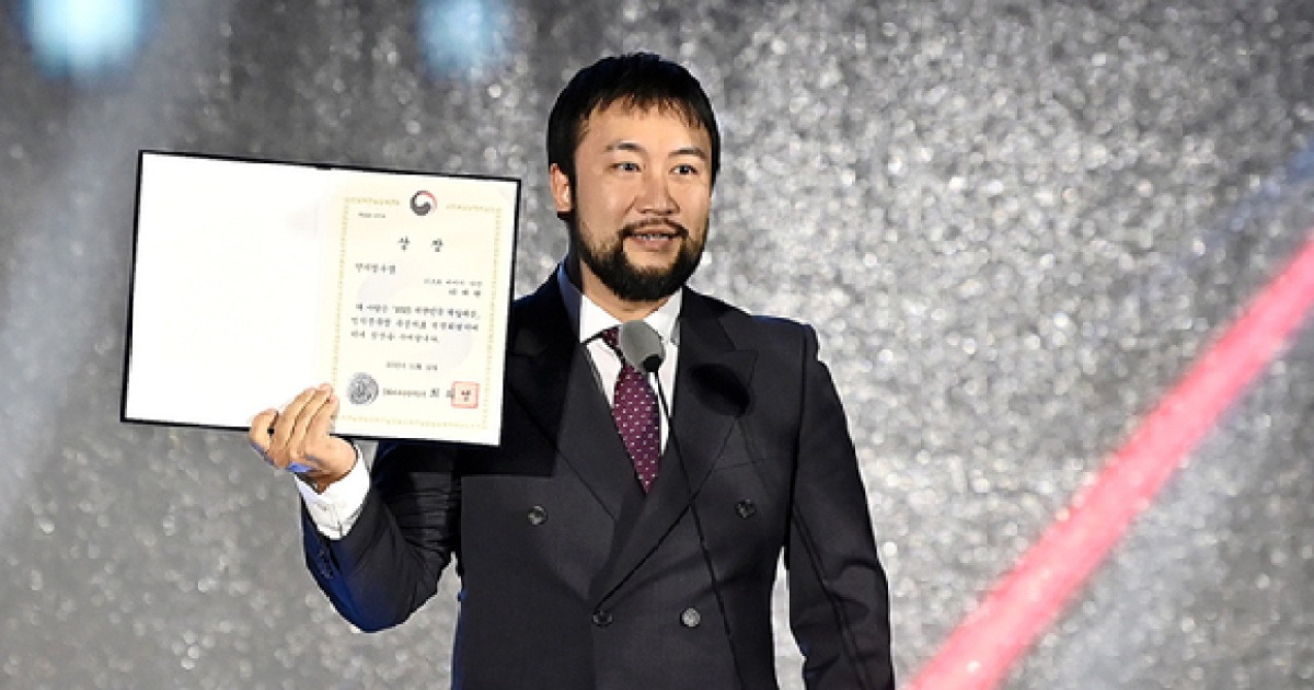 [포토] 인기성우상 수상한 성우 이현