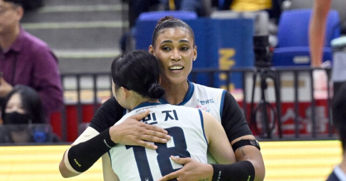 쿠바 특급은 진짜 괴물인가, 감기 기운+다리 경련에도 49점 대폭발 실화냐…"정말 대단하다" 감독 경의를 표하다