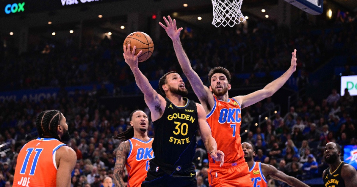'3경기 쉬고 돌아왔는데' 커리, 슛 성공률 30.8%…OKC 상대로 눈물