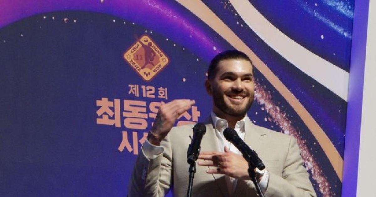 '만장일치' 최동원상, 시상식 참가한 폰세에게 물었다. "내년에도 한화와 함께 하나요?"