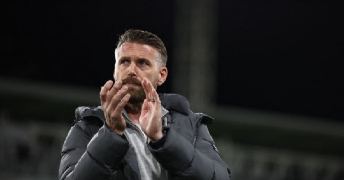 '울버햄프턴 새 감독' 에드워즈 부임…황희찬의 입지 변화 주목