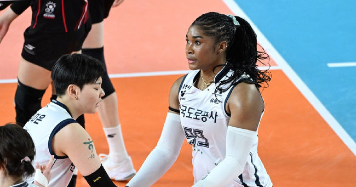 8점차 뒤집기쇼→모마 23점 원맨쇼...도로공사 파죽지세, 6연승 독주 행진 누가 막나