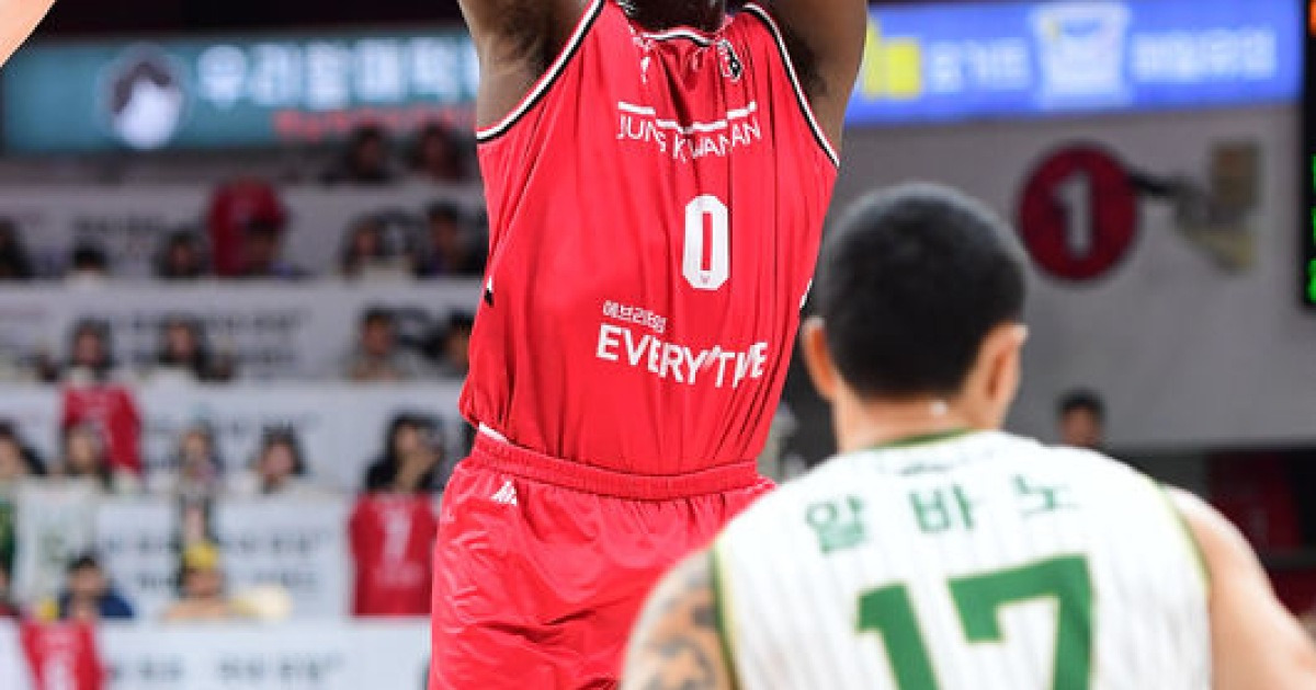 ‘3점슛 5개 폭발’ 오브라이언트, KBL 데뷔 후 최다 30점 내외곽에서 미쳤다…정관장 공동선두 복귀...소노도 승리