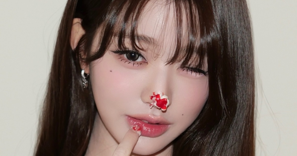 아이브 장원영, 코피가?... 장난기 가득한 셀카 공개에 ‘깜짝’