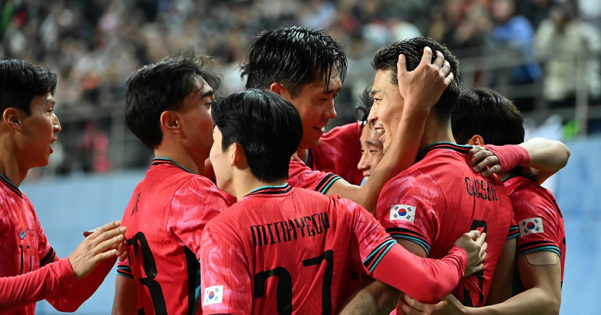 [대전 현장]"규성아,축하해" 인간승리 조규성이 복귀골 넣자 우르르 달려온 동료들…역대급 감동 선사