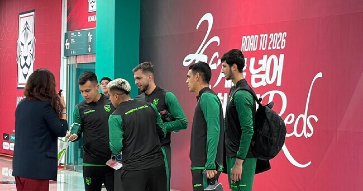 [442.live] “K-뷰티 최고!” 볼리비아 선수단, 한국전 최종 훈련 후 마스크팩 선물 받고 ‘대만족’