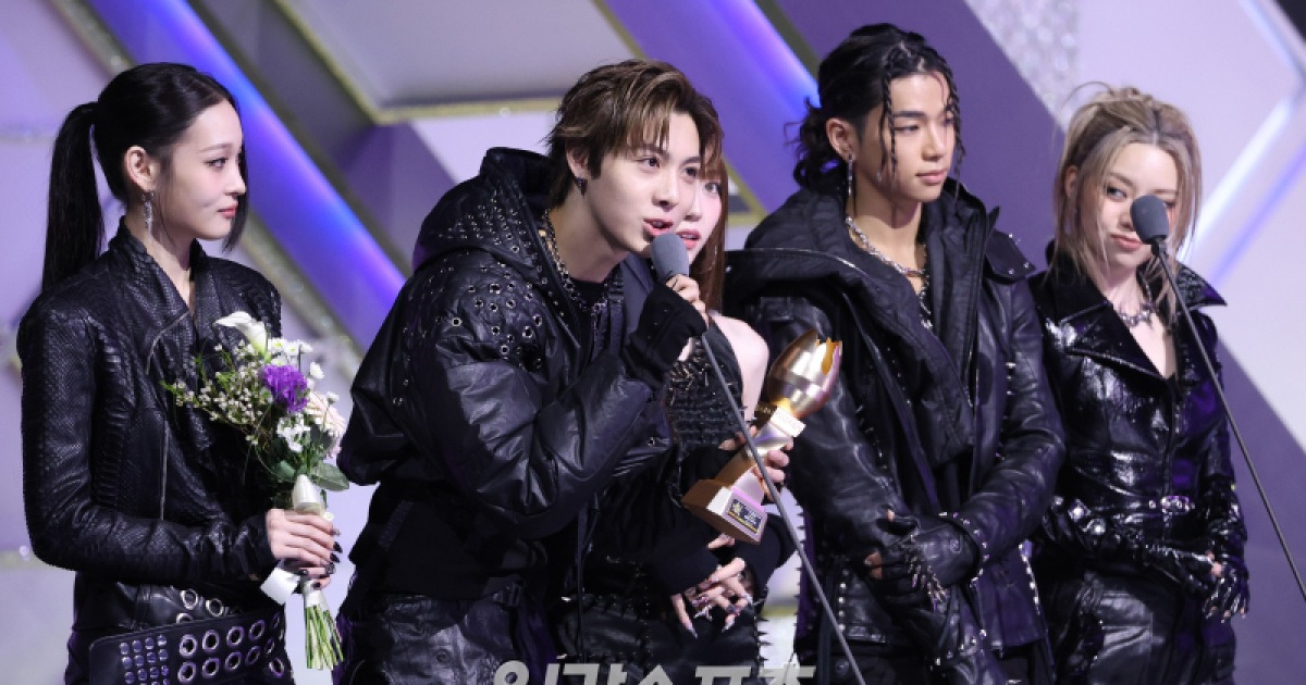 올데이 프로젝트, IS 라이징스타 수상 “첫 시상식 떨려…테디에 감사” [2025 KGMA]