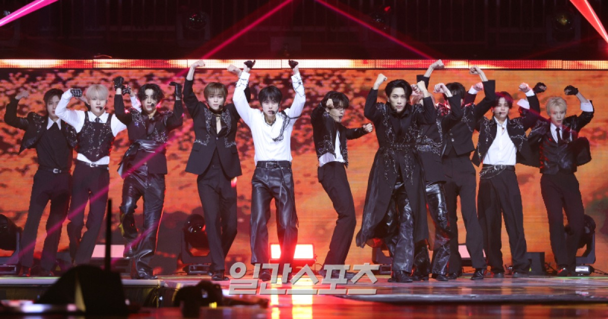 INI, 한국어 버전 ‘도미넌스’로 강렬한 퍼포먼스… 무대 장악 [2025 KGMA]