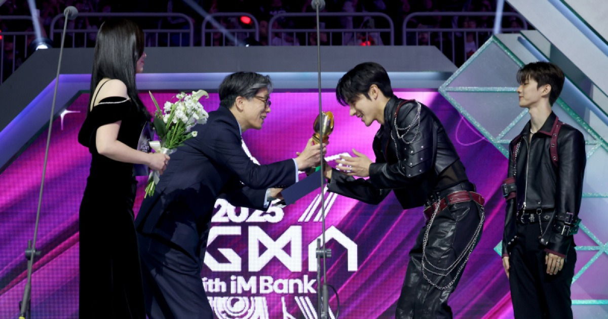 “모든 순간 다 더비 덕” 더보이즈 , iM뱅크 스마트서포터상 주인공 [2025 KGMA]