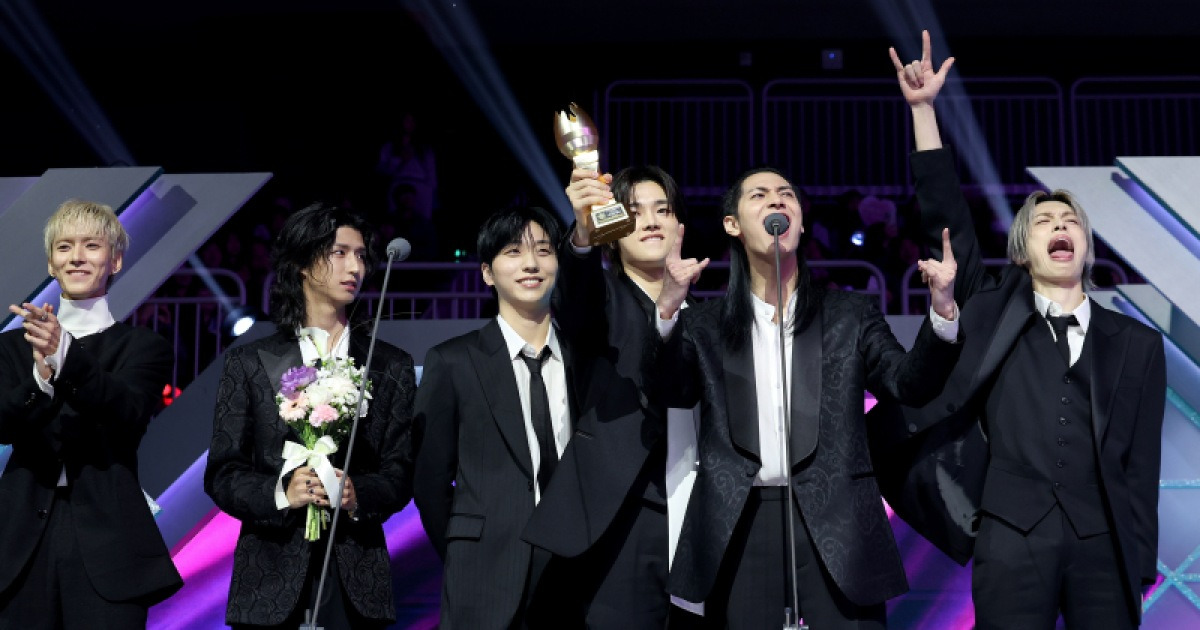 엑디즈, 베스트 아티스트 10 수상… “세계 최고 밴드 되는 날까지” [2025 KGMA]